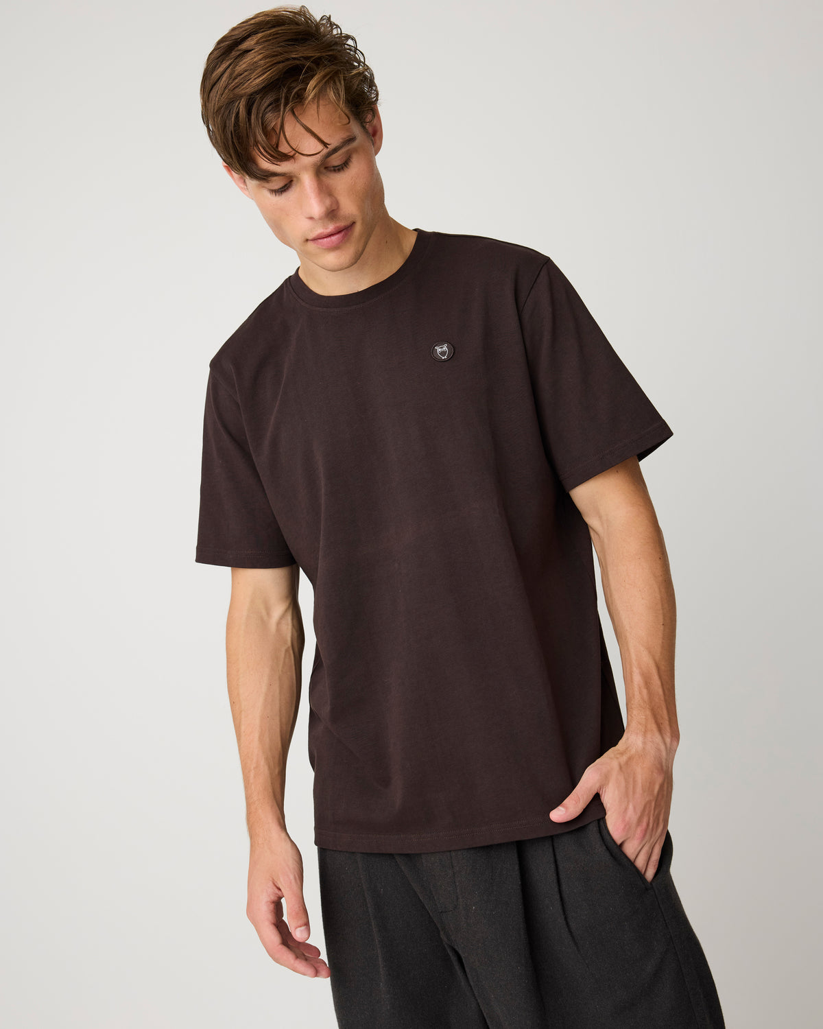 Regular fit Badge t-shirt - Chocolate Torte