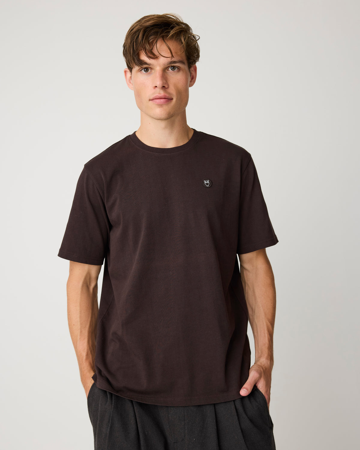 Regular fit Badge t-shirt - Chocolate Torte
