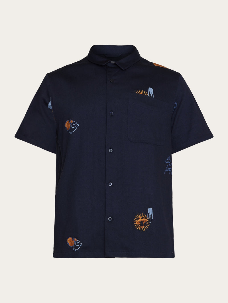 KnowledgeCotton Apparel - MEN Box fit short sleeve shirt with embroidery - GOTS/Vegan Shirts 1412 Night Sky