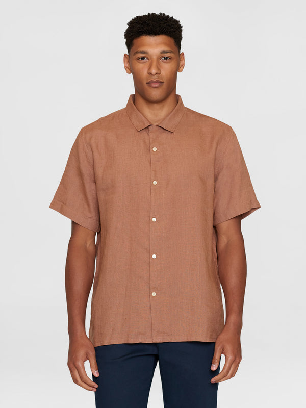 KnowledgeCotton Apparel - MEN Box fit short sleeved linen shirt Shirts 1437 Chocolate Malt