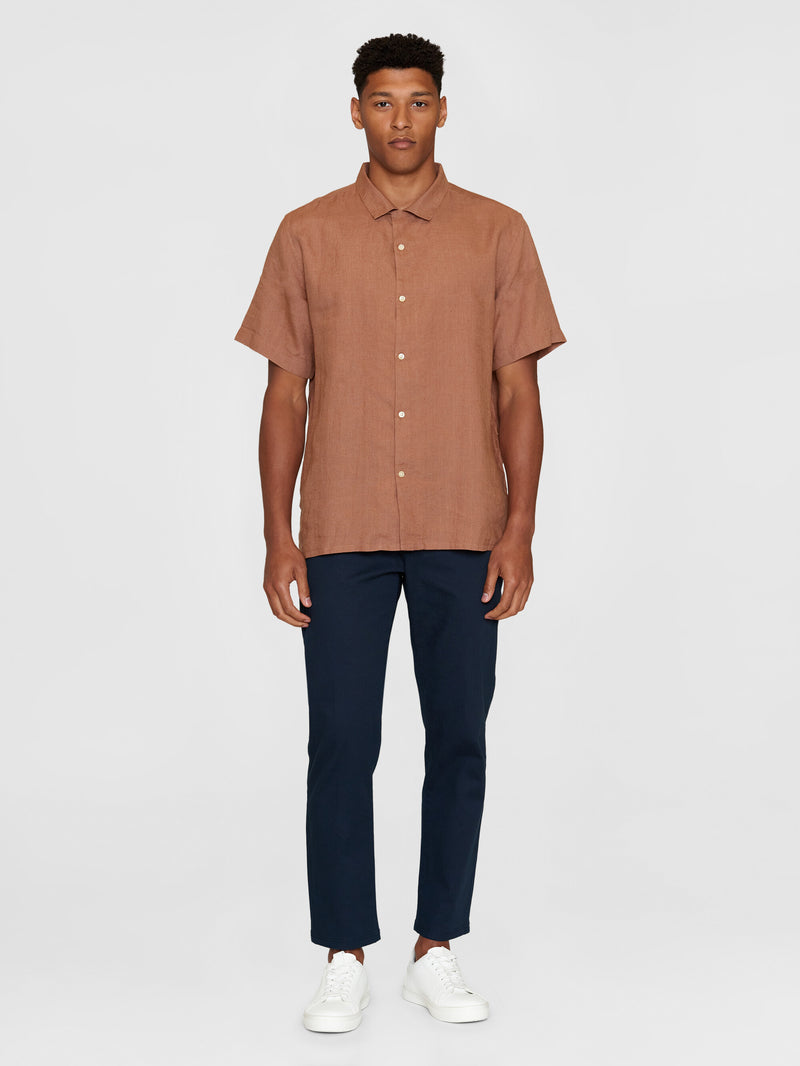 KnowledgeCotton Apparel - MEN Box fit short sleeved linen shirt Shirts 1437 Chocolate Malt