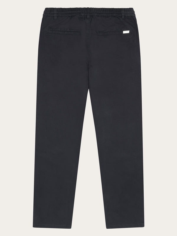 KnowledgeCotton Apparel - WMN CHLOE barrel mid-rise twill chino - GOTS/Vegan Pants 1300 Black Jet