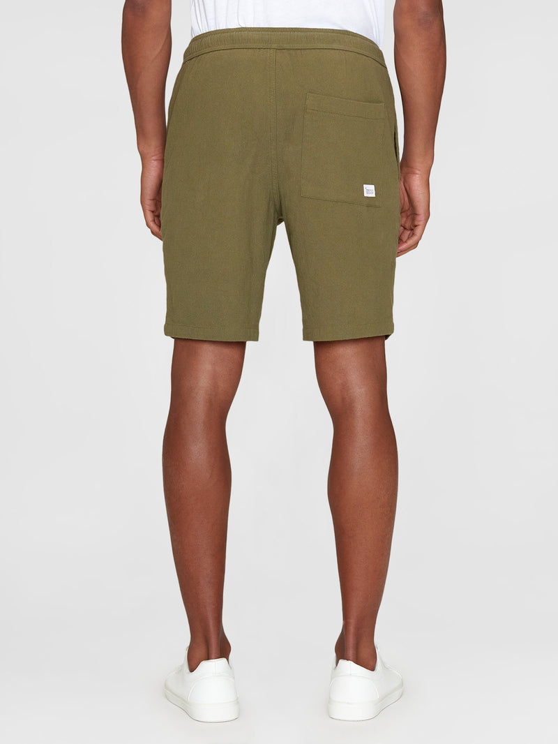 KnowledgeCotton Apparel - MEN FIG loose crushed cotton shorts - GOTS/Vegan Shorts 1068 Burned Olive