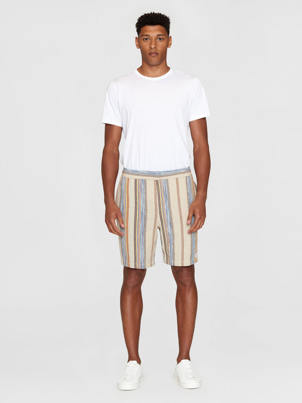 KnowledgeCotton Apparel - MEN FIG loose shorts - GOTS/Vegan Shorts 8030 Beige stripe