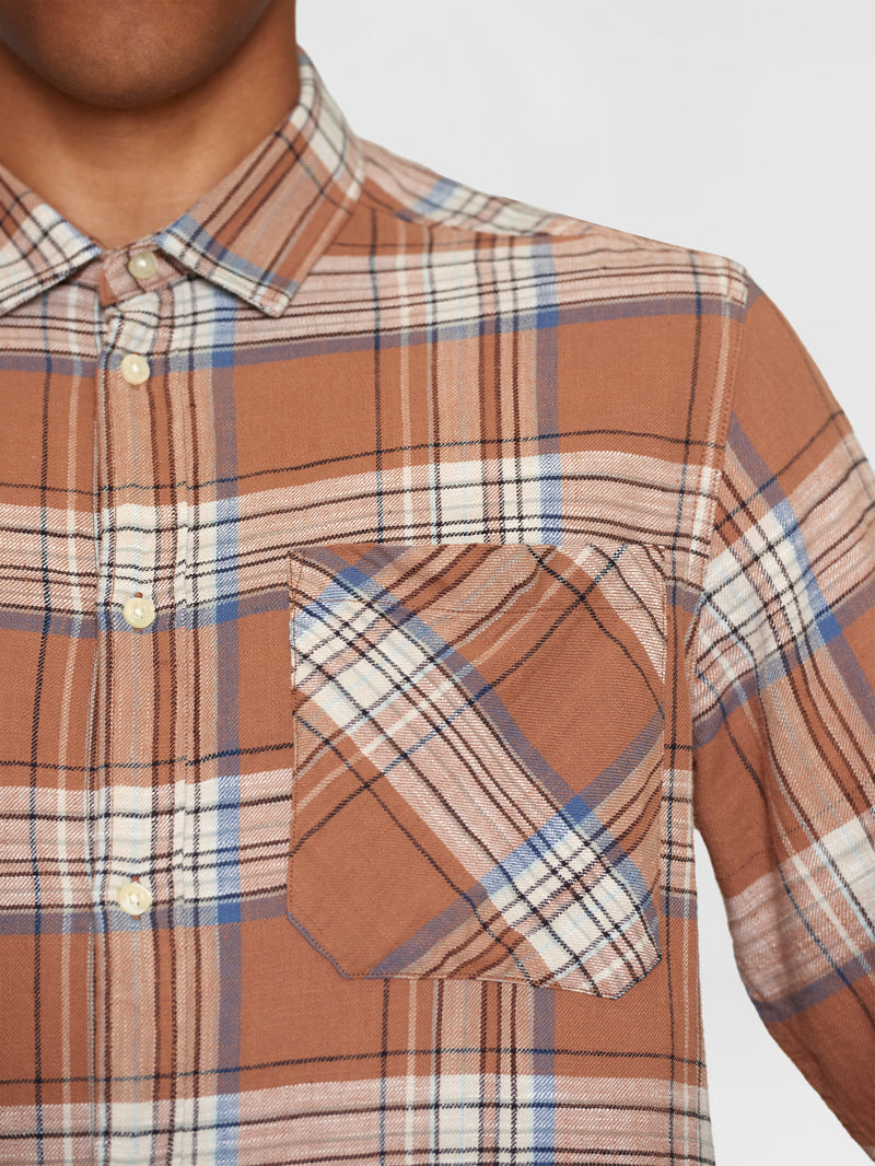 KnowledgeCotton Apparel - MEN Loose checked shirt - GOTS/Vegan Shirts 8026 Brown stripe