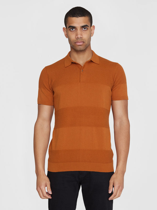 KnowledgeCotton Apparel - MEN Regular pattern knitted short sleeved polo - GOTS/Vegan Polos 1438 Leather Brown