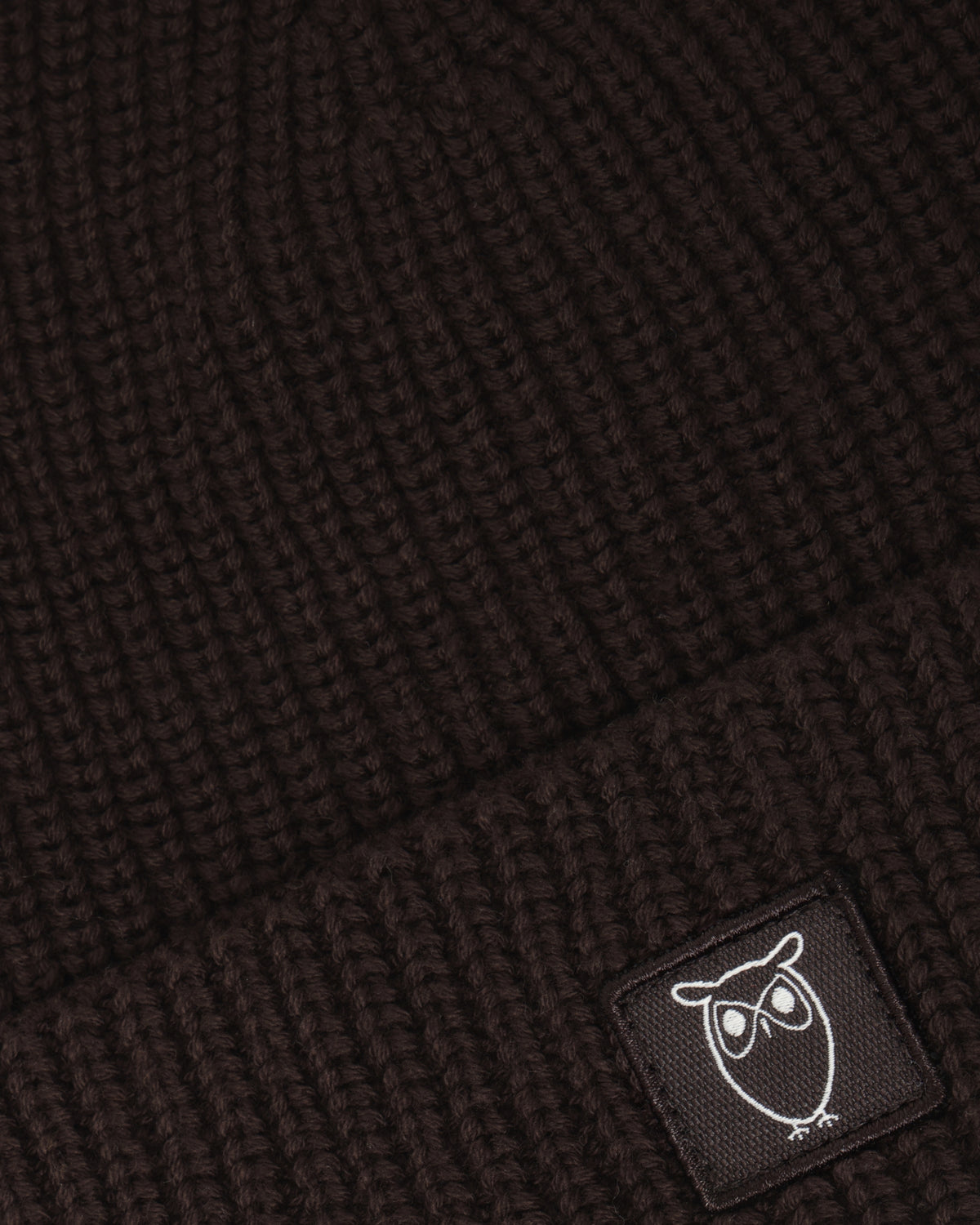 KnowledgeCotton Apparel - UNI Rib badge beanie Hats 1487 Chocolate Torte