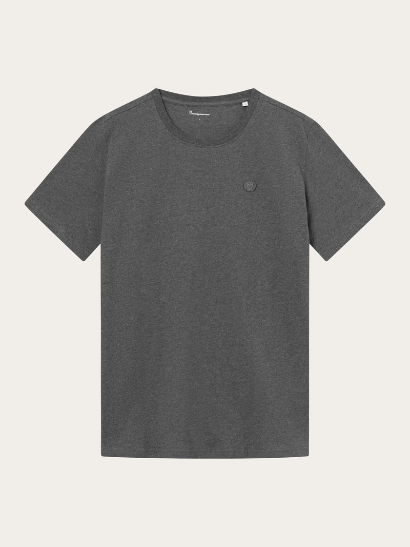 KnowledgeCotton Apparel - MEN Regular fit Badge t-shirt T-shirts 1073 Dark Grey Melange